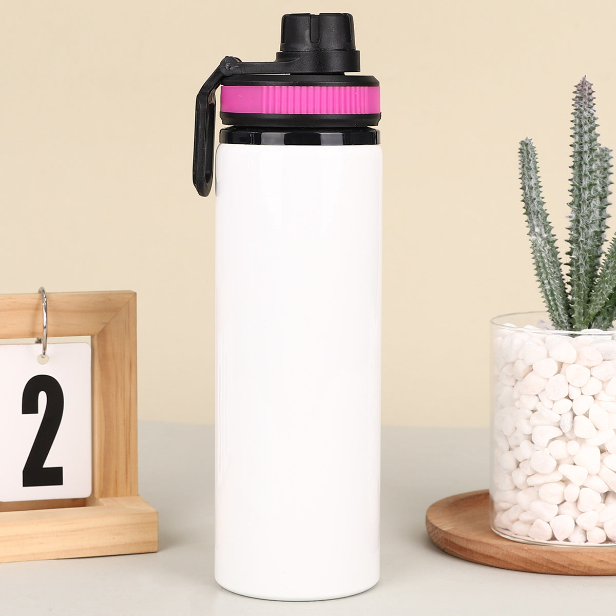 Straight Tube And Hand In Hand Lifting Sports Kettle