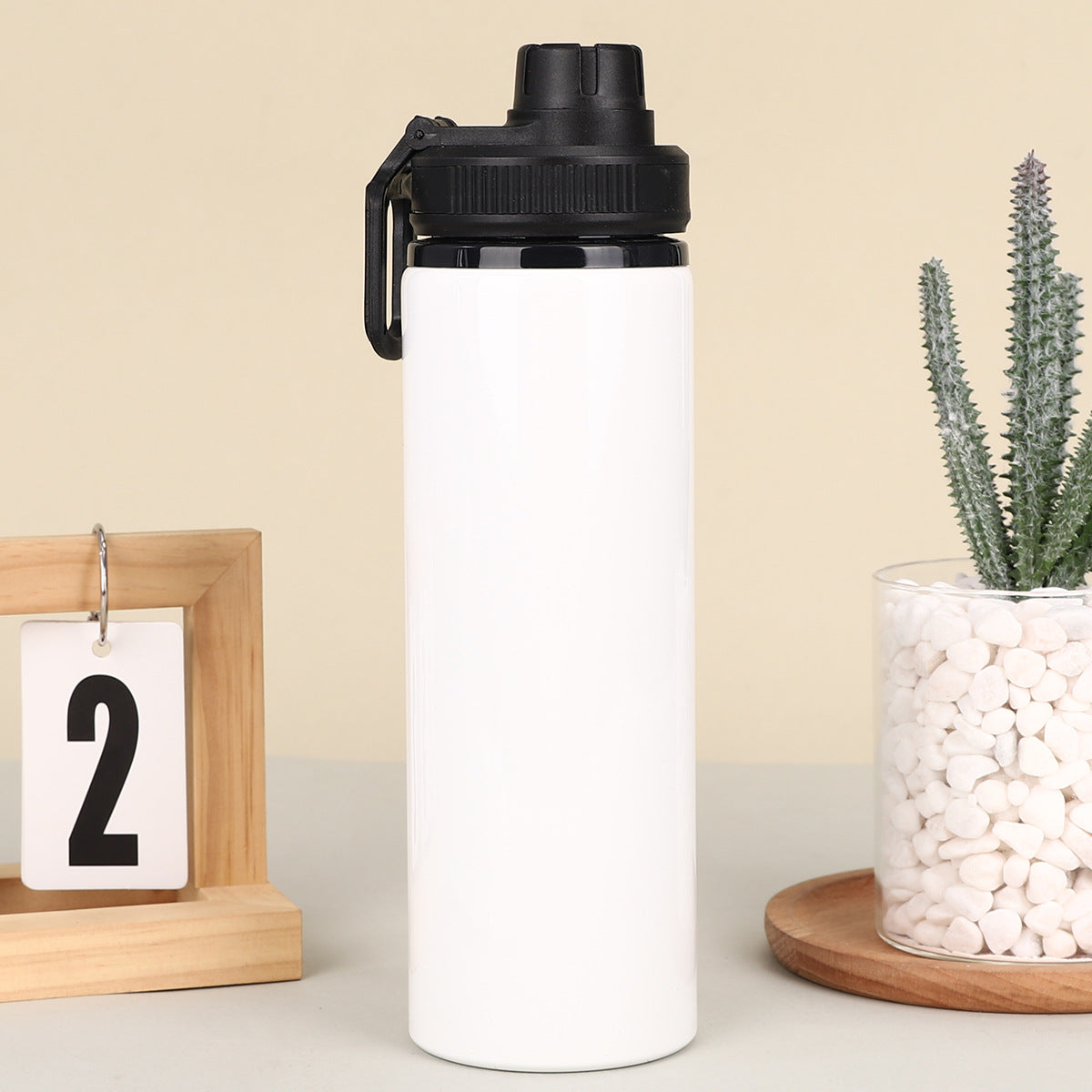 Straight Tube And Hand In Hand Lifting Sports Kettle